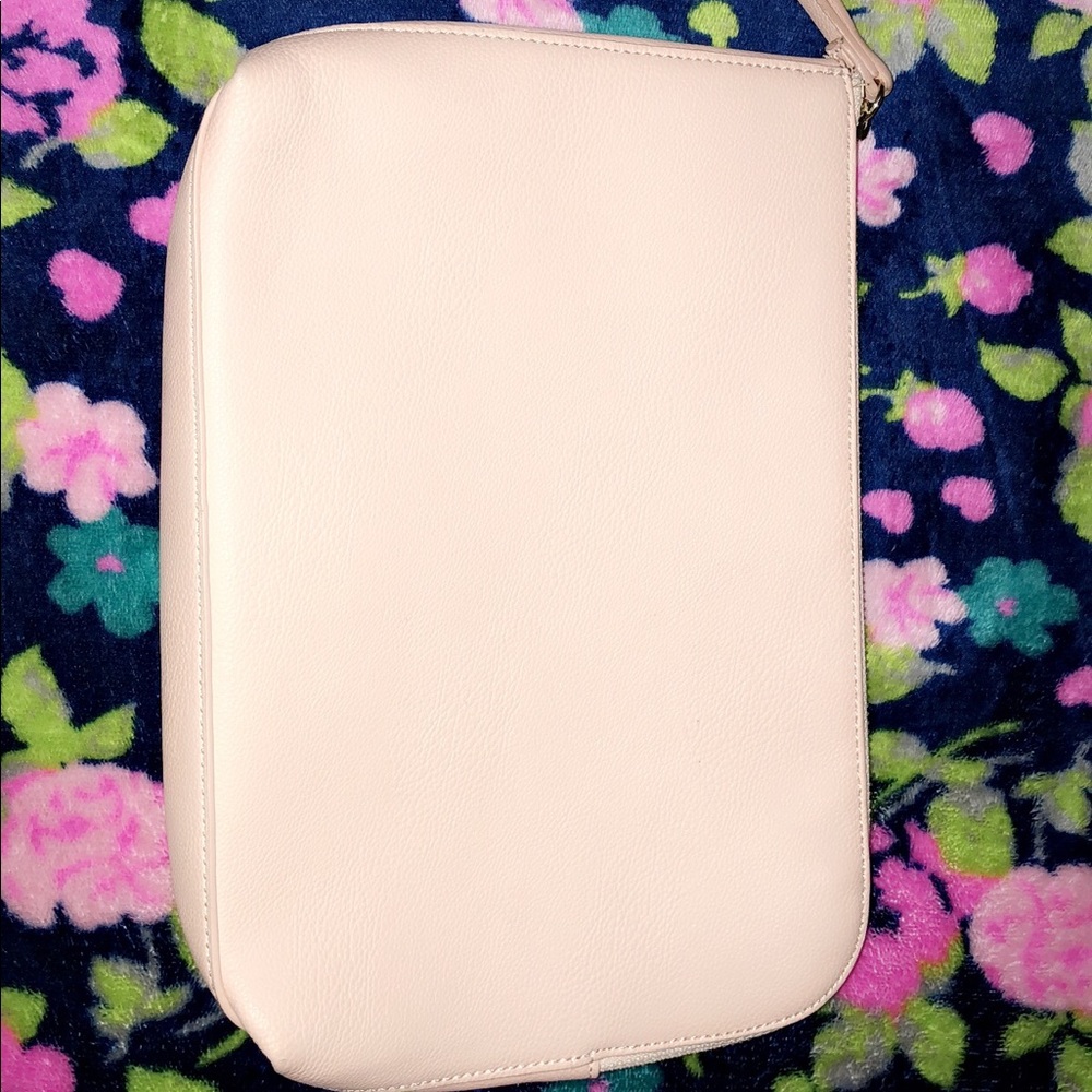 Pink wristlet💕